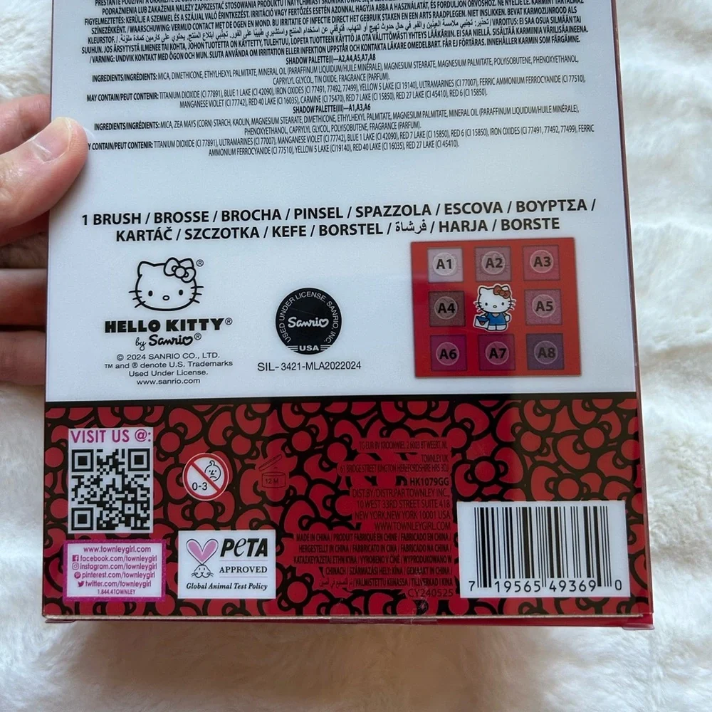 Townley Girl PETA Approved Sanrio Hello Kitty Eyeshdow Palette with Mirror